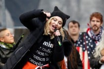 Трамп назвал Мадонну отвратительной после ее слов о желании взорвать Белый дом
