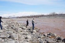 Таджикские специалисты провели комплексный и микробиологический анализ воды бассейна реки Кафирниган