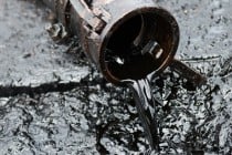 Цена нефти WTI достигла $54 впервые с 1 марта