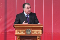 Выступление Президента страны Эмомали Рахмона на встрече с жителями города Исфары