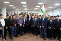 Встреча Имомуддина Сатторов с таджикскими студентами и представителями диаспоры в Санкт-Петербурге