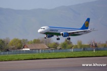 В Душанбе приземлился первый регулярный рейс из Ташкента
