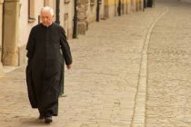 Ватикан уволил священника, укравшего $300 тыс
