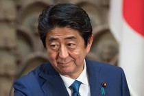 Премьер-министр Японии хочет изменить конституцию страны в 2020 году