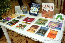 Город-побратим Боулдер подарил таджикским школьникам художественно-научную литературу