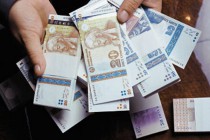Средний курс продажи наличной иностранной валюты в Таджикистане остаётся без изменения