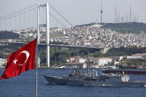 Турция усилила охрану на Босфоре из-за возможной атаки ИГ на российский флот