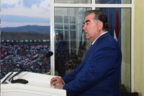 Выступление Лидера нации Эмомали Рахмона на праздновании Национального единства в новом стадионе города Вахдат