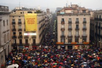 Митингующие на улицах Барселоны потребовали проведения референдума о независимости региона