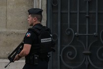 В Париже неизвестные обокрали ювелирный магазин на два миллиона евро