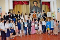 Таджикские школьники и студенты приняли активное участие в мероприятиях, посвящённых Дню русского языка