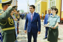 Председатель города Душанбе Рустами Эмомали  вручил военнослужащим ключи от современных комфортабельных квартир