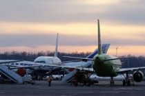 Более 300 авиарейсов задержаны, еще 35 отменены в аэропортах Москвы