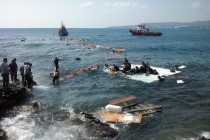 В результате крушения пассажирского судна у берегов Индонезии 8 человек погибли