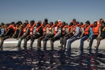 Около 60 мигрантов пропали без вести при кораблекрушении в Средиземном море