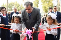 Лидер нации открыл новое здание Среднего общеобразовательного учреждения №4 в селе Мирзообод района Абдурахмон Джами