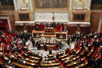 Во Франции депутатам запретили нанимать на работу родственников