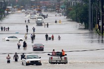 В Хьюстоне объявили комендантский час из-за наводнения