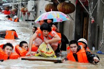 На юго-востоке КНР из-за дождей и наводнений эвакуировали 48 тысяч человек