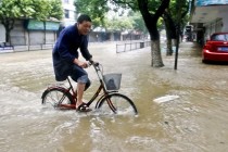 Дожди в Китае стали причиной гибели десяти человек