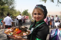«ЛУЧШИЙ ЕДОК ПЛОВА!». В Худжанде прошел один из самых «съедобных» в Таджикистане конкурсов