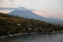 На Бали эвакуировали около 100 тысяч человек из-за вулкана Агунг