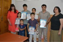 Таджикские школьники закончили первые летние курсы русского языка по новой игровой методике