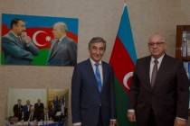 В Азербайджане обсудили возможность возобновления прямого авиарейса между Душанбе и Баку
