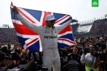 Британский гонщик Хэмилтон стал четырехкратным чемпионом «Формулы-1»