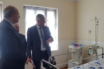 Спецпредставитель ЕС по Центральной Азии передал Областному наркологическому центру в Кулябе медицинское оборудование