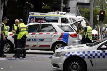 В Сиднее двое детей погибли после того, как автомобиль въехал в школу