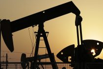 Цена на нефть марки Brent упала ниже $65