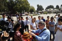 Журналисты стран СНГ не только посетили историческую крепость «Калъаи Хисор», но и побывали на трёх таджикских свадьбах