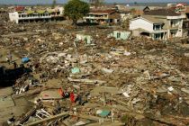Число жертв землетрясения в Индонезии увеличилось до 381 человека
