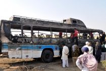 14 человек погибли в результате столкновения автобуса с топливной автоцистерной в Пакистане