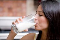 Ученые рассказали о пользе употребления молока на завтрак