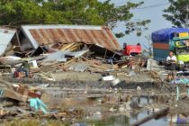 Не менее 30 человек погибли в результате землетрясения и цунами в Индонезии