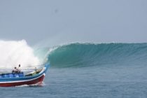 В Индонезии образовалось цунами высотой до  двух метров