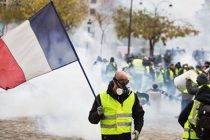 Власти Парижа в день акции «желтых жилетов» выведут на улицы бронетранспортеры