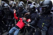Не менее 53 человек пострадали в акциях протеста в Каталонии