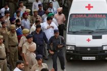 7 человек погибли, 30 пострадали в результате столкновения автобуса с грузовиком в Индии