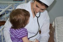 Дети, доставленные из Ирака в Таджикистан, находятся под присмотром врачей