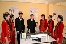 Туркменский школьник создал аппарат, превращающий сильнозасоленные поверхностные грунтовые воды в дистиллированную