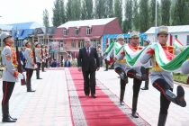 Лидер нации Эмомали Рахмон в торжественной обстановке поднял Государственный флаг Таджикистана в районе Сангвор