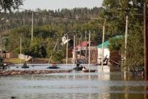 Число погибших при наводнении в Иркутской области России увеличилось до 14 человек