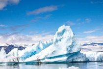 Крупнейший айсберг в Антарктиде пришел в движение