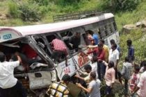 СМИ: в Индии 24 человека погибли при падении автобуса в ущелье