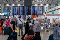Аэропорт Гонконга приостановил регистрацию пассажиров из-за акций протеста