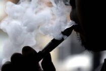 Более 20 человек госпитализировали в США после курения электронных сигарет