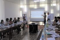Преподаватели лицеев Таджикистана  изучают методологию обучения на основе компетентности